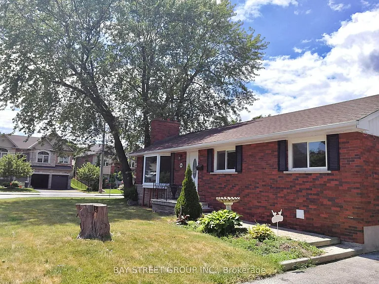 3169 Willow Ln #UPPER — Photo 1