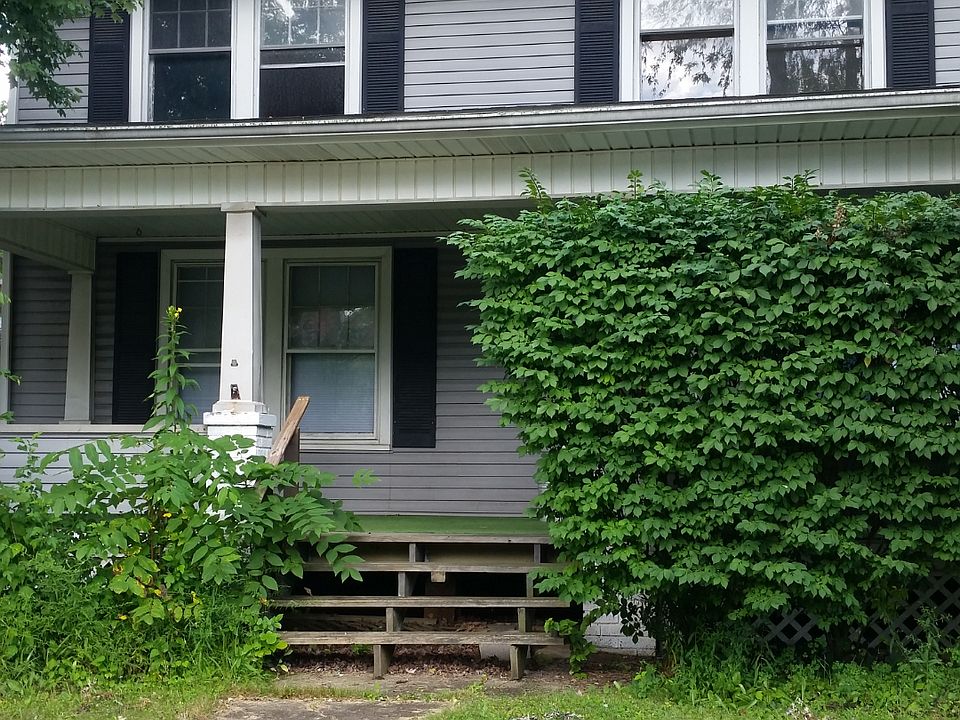 2nd image of 153 S Main St