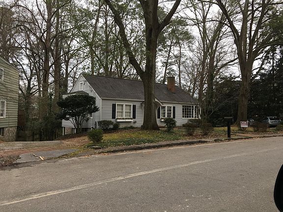 Very safe neighborhood. Walking distance to Peachtree Hills Shopping Center, park w tennis courts, softball, basketball and children_s playground, ADAC interior design district offices, Lindberg MARTA station, and Rathburns high quality steakhouse.