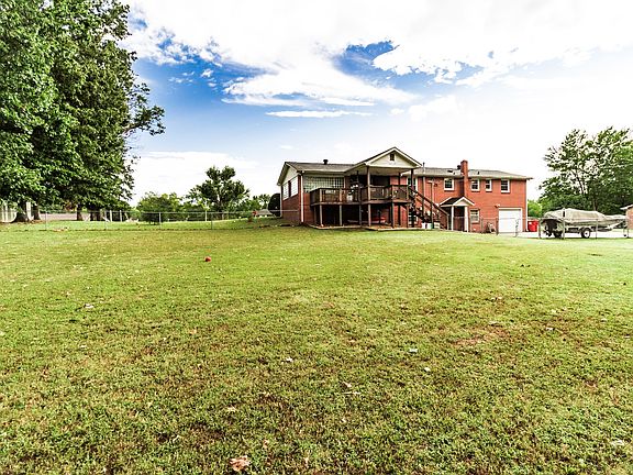5th image of 564 Morrison Dr