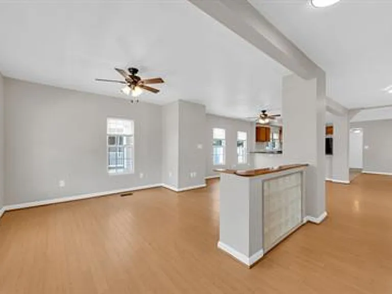 1009 Elkin St — Photo 8