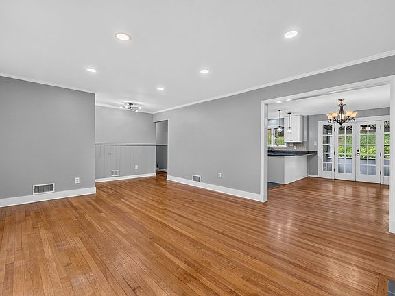 5th image of 3604 Husted Dr