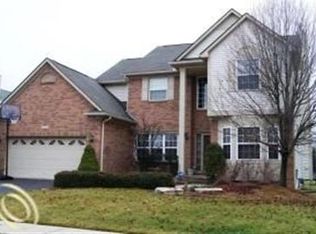 1145 Parkland Rd, Lake Orion, MI 48360