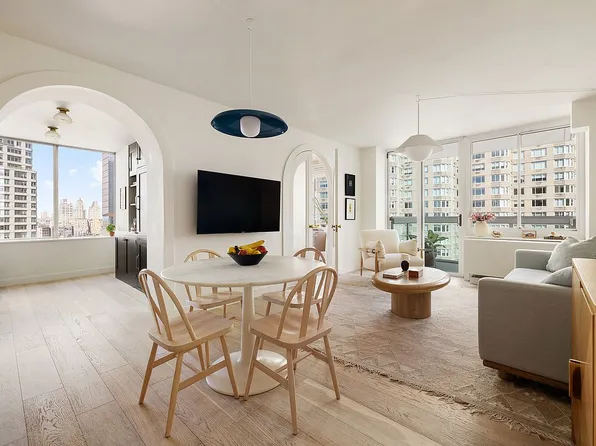 61 W 62nd St APT 22D, New York, NY 10023