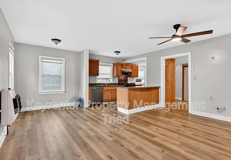 704 E Lexington Ave — Photo 22