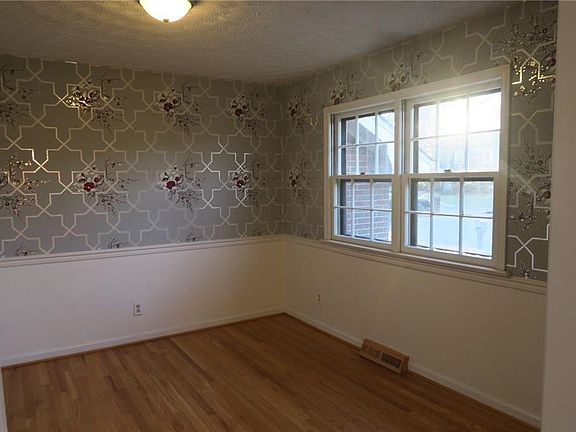 3rd image of 608 S Claypool Ct