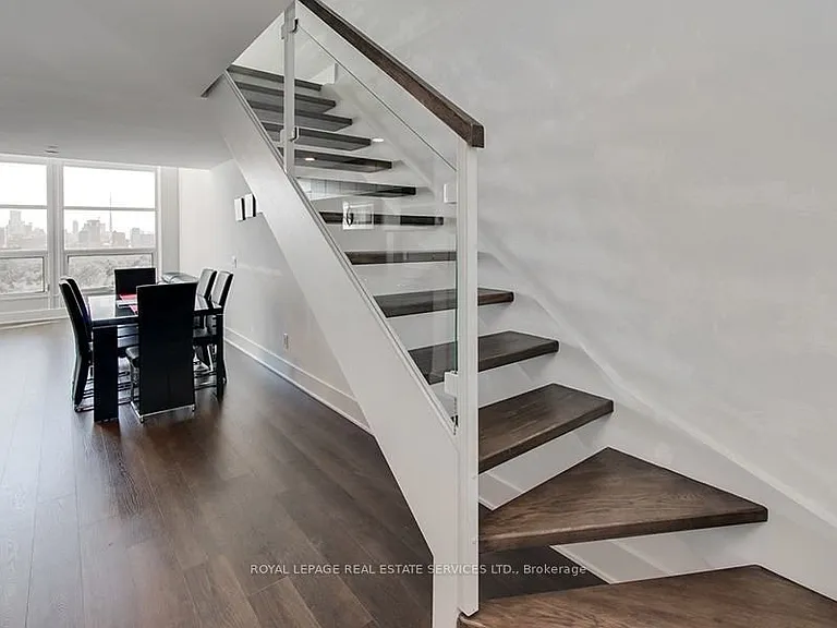 111 Saint Clair Ave W #928 — Photo 2