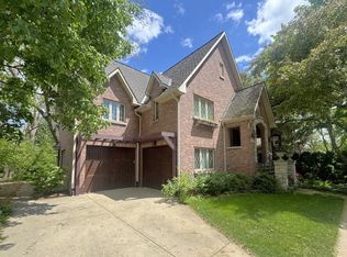 709 Prospect Ave, Barrington, IL 60010