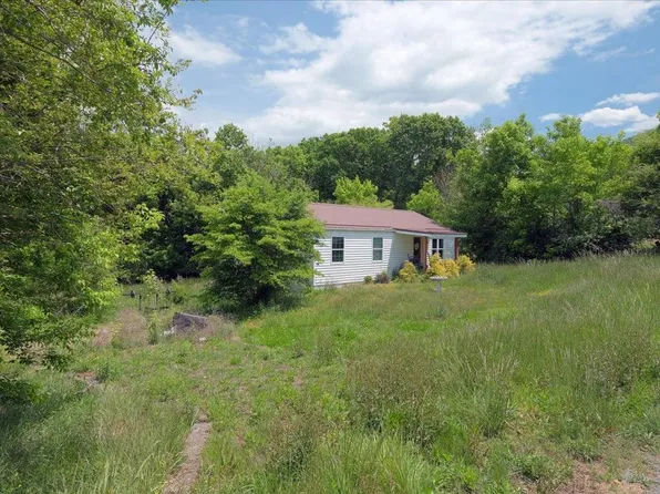 128 Tyler St, Erwin, TN 37650