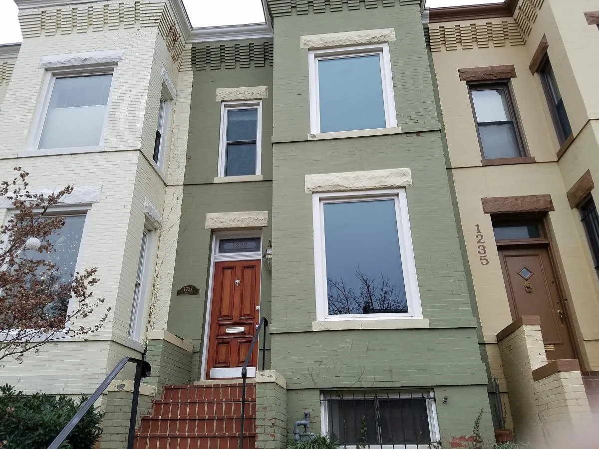 1237 E St NE photo 1
