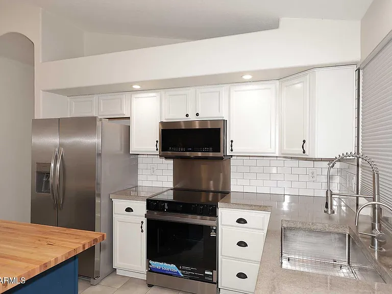 4517 E Melinda Ln — Photo 14