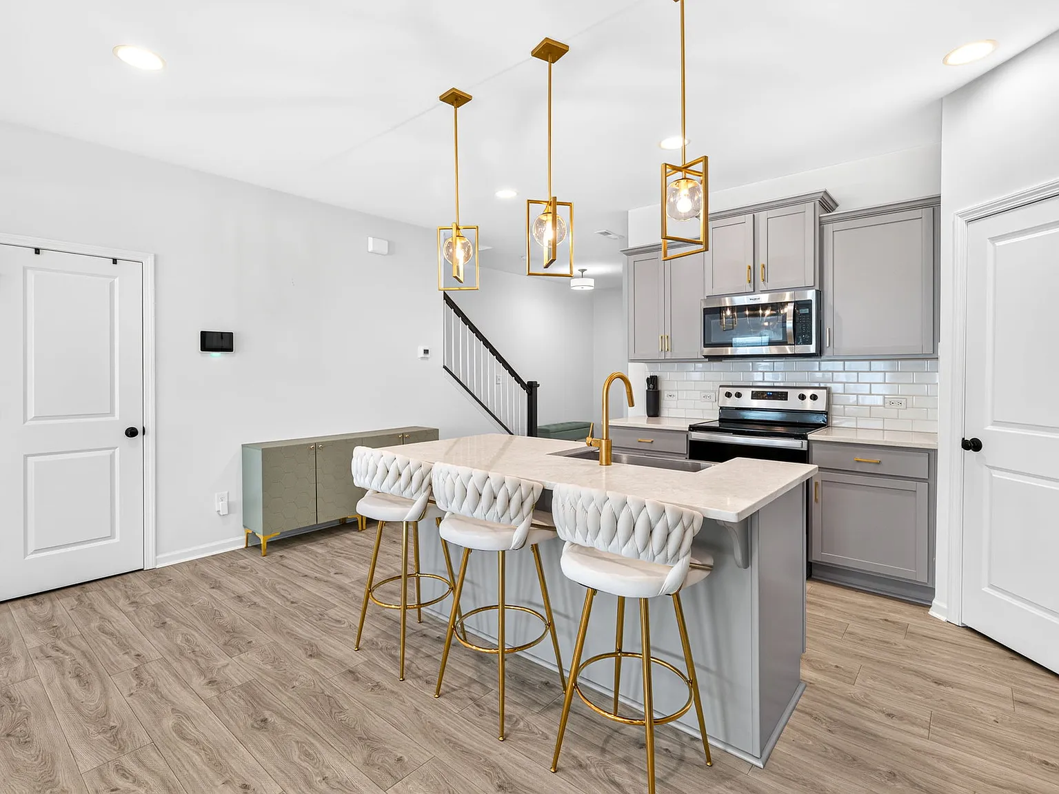 3 bed, 1818 sqft, $2,199 — Photo 4