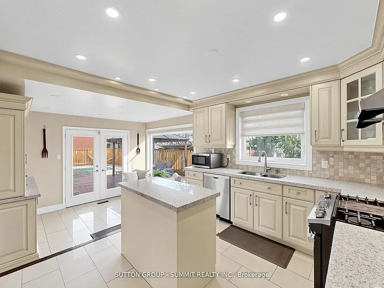 3485 Cawthra Rd — Photo 12