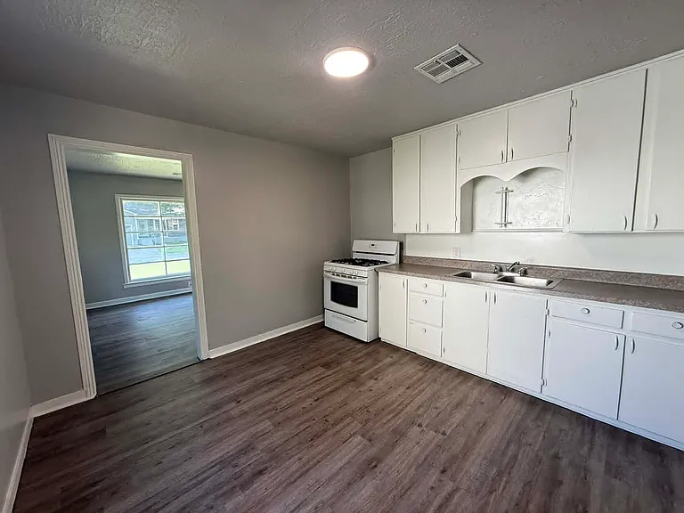 2025 Monta Ave — Photo 7