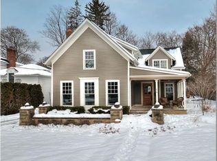 54 W Washington St, Chagrin Falls, OH 44022