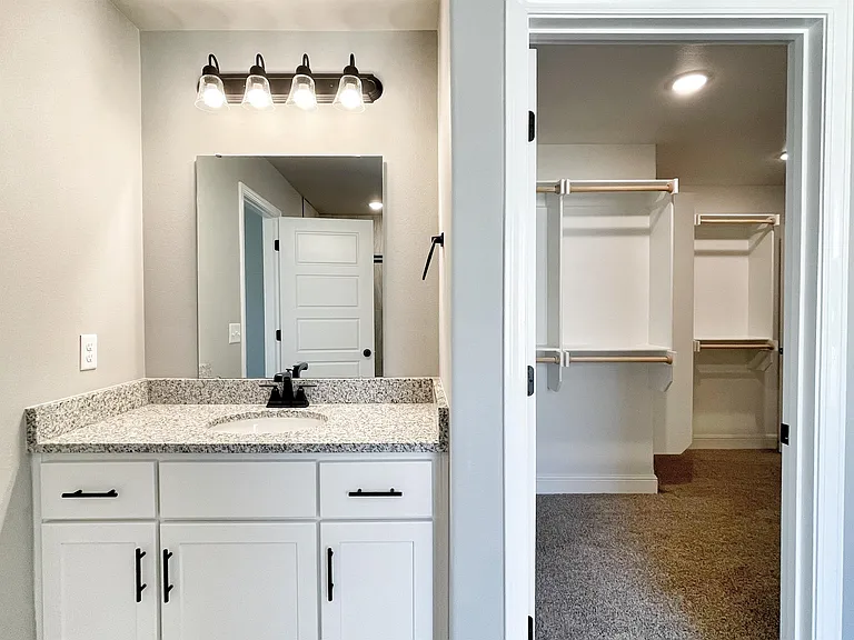 300 Oak Ave — Photo 12