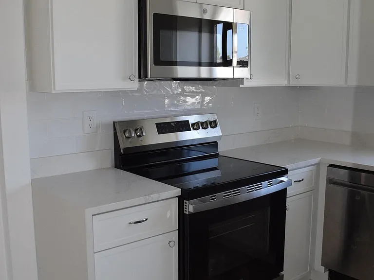2747 Dudley Dr E #D — Photo 15