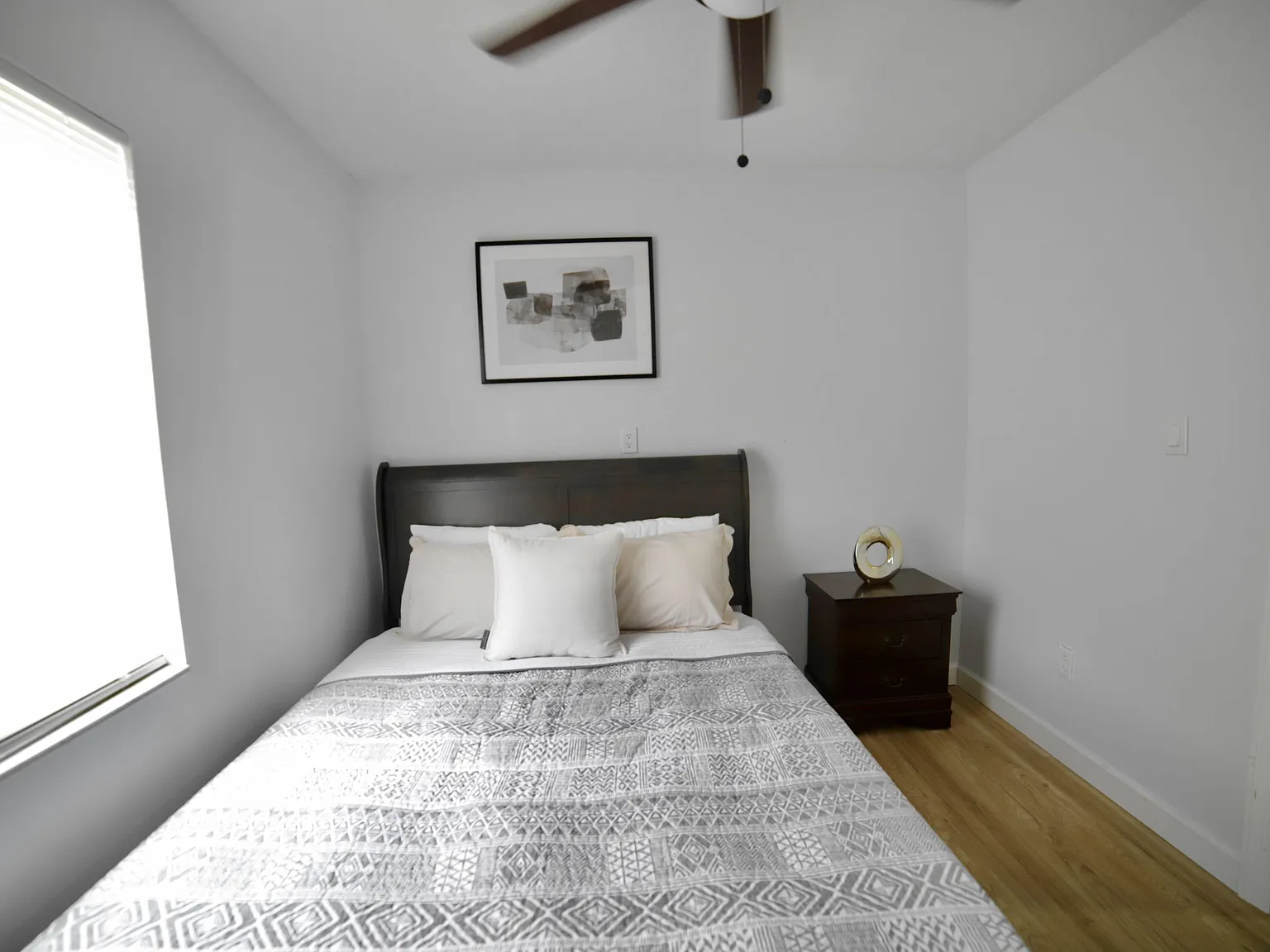 4 bed, 2.0 bath, 2000 sqft, $892 — Photo 2