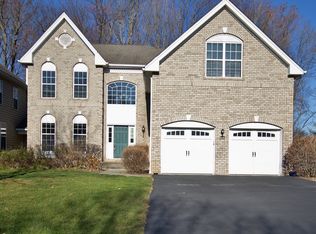 615 Creekside Ln, Fishkill, NY 12524