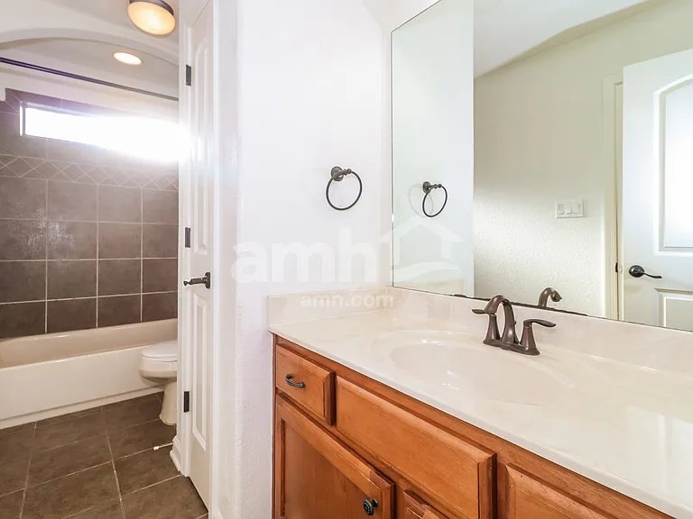 440 Green Willow Cv — Photo 16