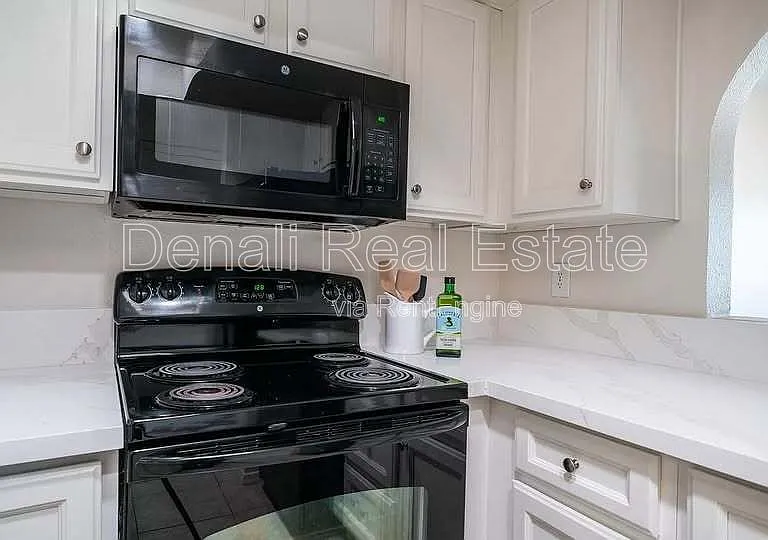 1329 S Mitchell Dr — Photo 5
