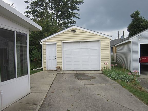 4th image of 713 Blaine Ave