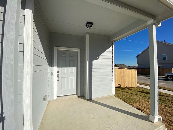 3rd image of 257 Majestic Cedar Dr