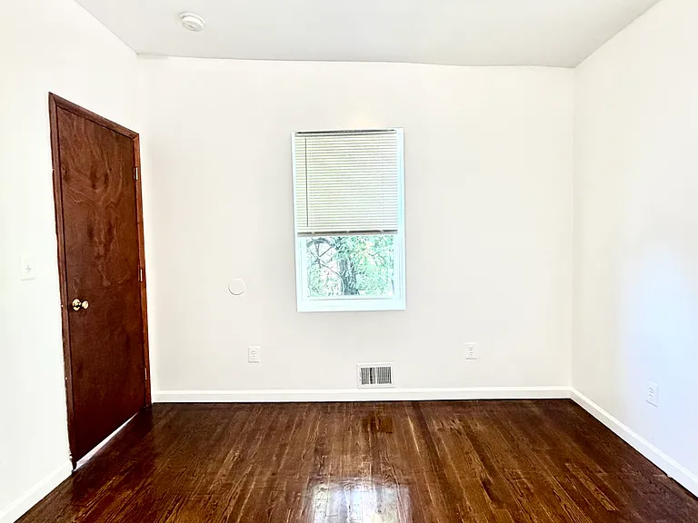 1829 N Port St — Photo 16