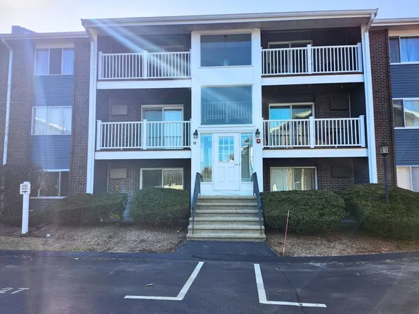 11 Woodcrest Ct APT 5, Weymouth, MA 02190
