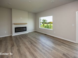 4392 Honey Bee Rdg, Des Moines, IA 50317