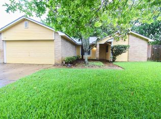 1138 W Belgravia Dr, Pearland, TX 77584
