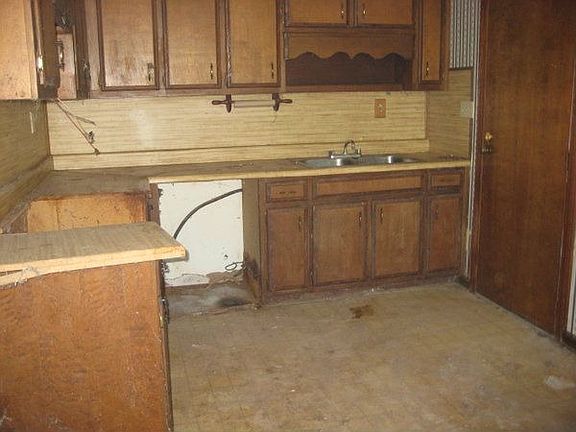 2nd image of 3780 Sunny Hill Dr