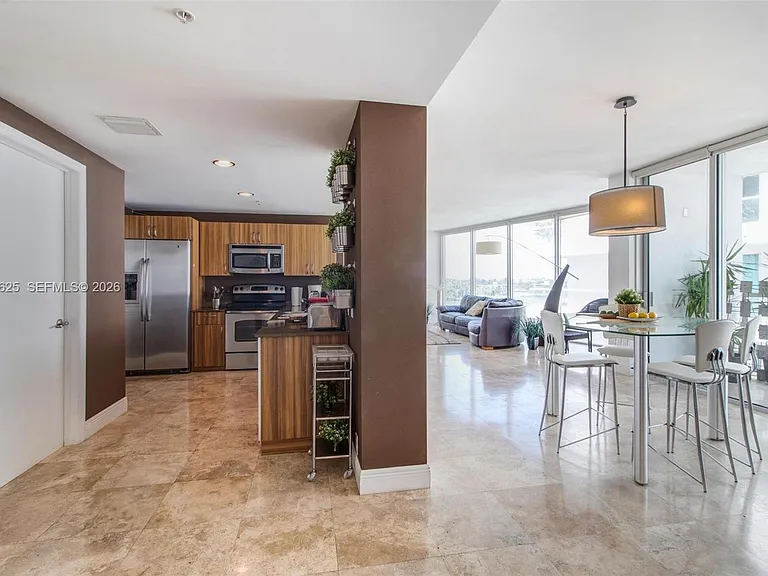 6305 Indian Creek Dr #5A — Photo 5