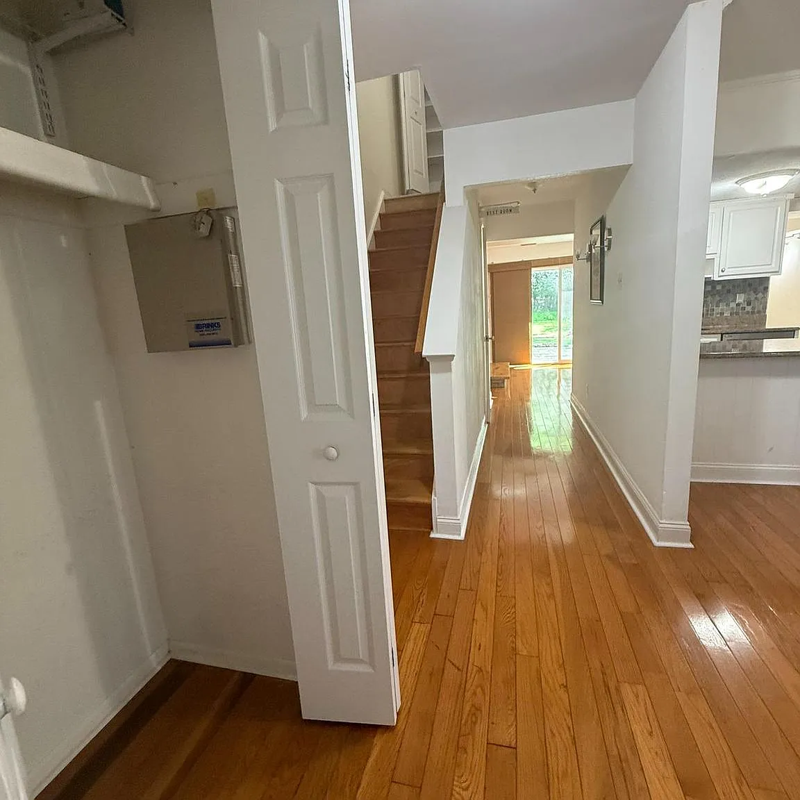 3 bed, 3.0 bath, 1350 sqft, $2,700 — Photo 4