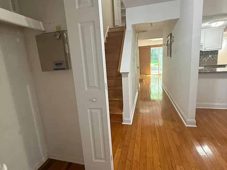 1080 Pendleton Ct — Photo 4