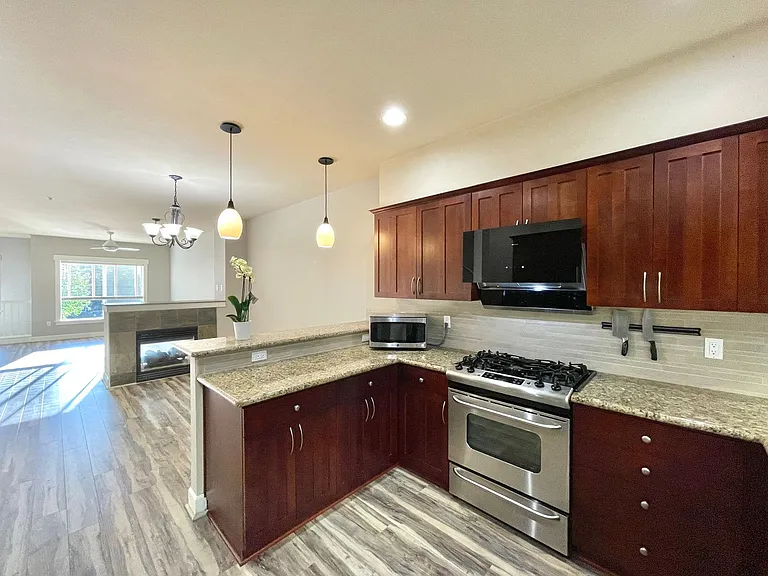 2115 201st Pl SE #B2 — Photo 9