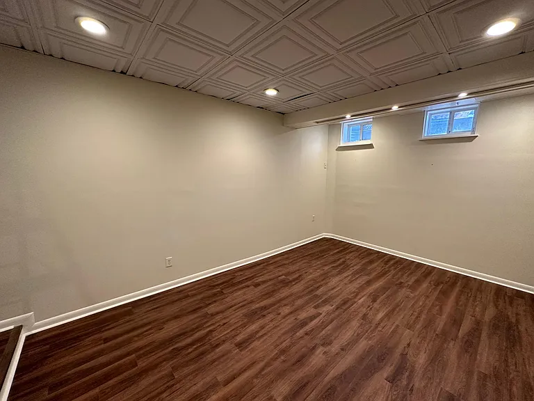 279 N Logan St — Photo 16