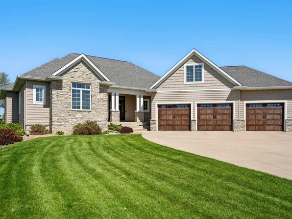 4722 Luxley Dr, Waterloo, IA 50701