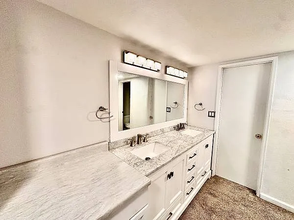 11908 Montana Avenue Apartments — Photo 19