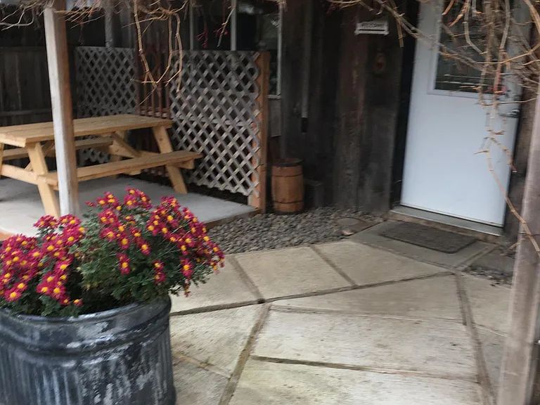 5208 S Pacific Hwy — Photo 1