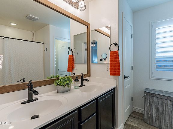 5th image of 2059 E LINDRICK Drive