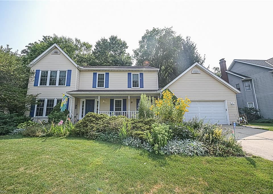 1st image of 34796 Blue Heron Dr