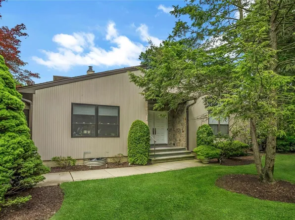 30 Doral Drive #30, Manhasset, NY 11030