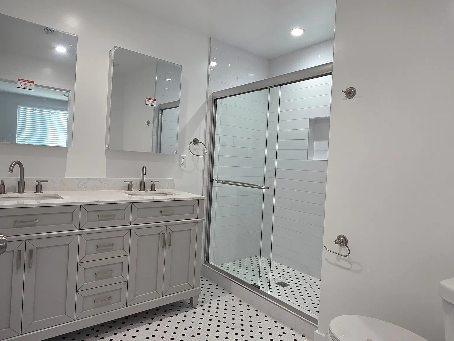 2 bed, 825 sqft, $2,975 — Photo 3