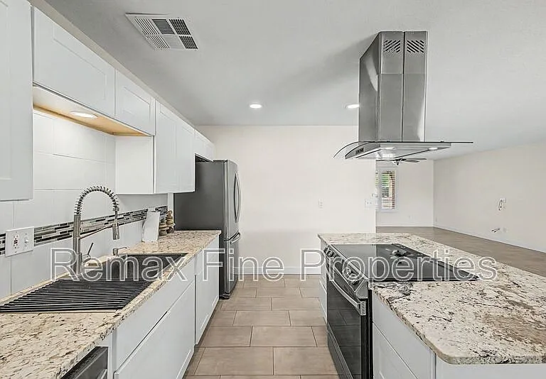 6332 N Granite Reef Rd — Photo 2