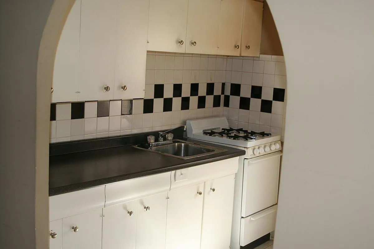 1 bed, 1.0 bath, 722 sqft, $1,200 — Photo 3