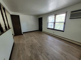 523 Spinnaker Ln, Green Bay, WI 54302