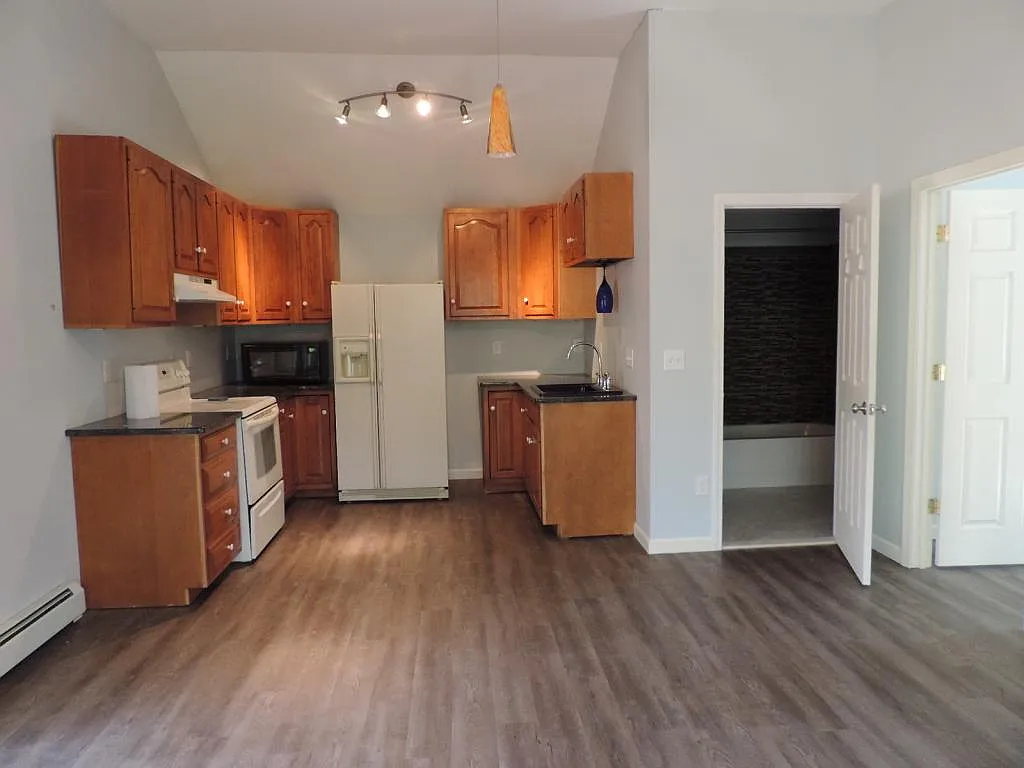 1 bed, 1.0 bath, $2,200 — Photo 2
