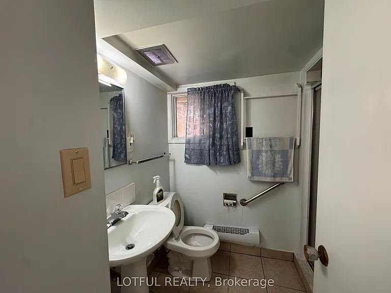 30 Foster St #B — Photo 6
