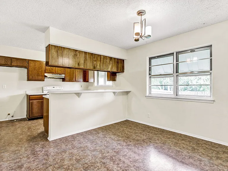 302 Gateway St — Photo 7